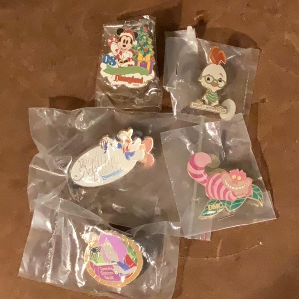 Lot of 5 Disney Pins NIP